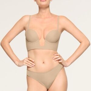Skims Deep Plunge Shapewear Bra